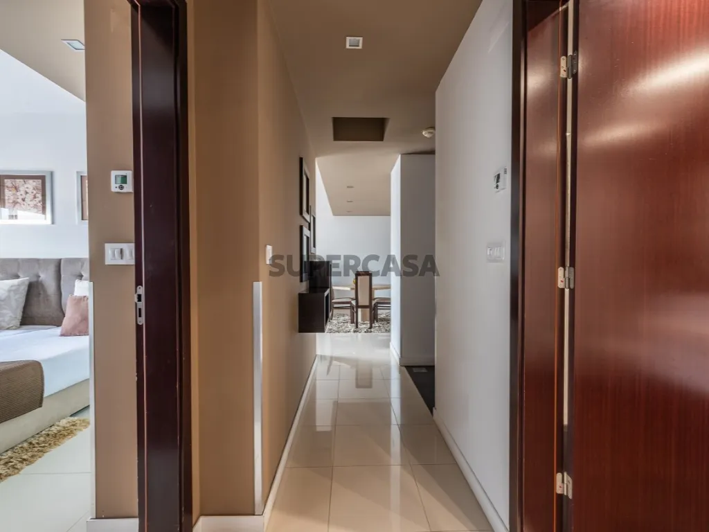 Entrée - Two-Bedroom Apartment with Pool in Lagos