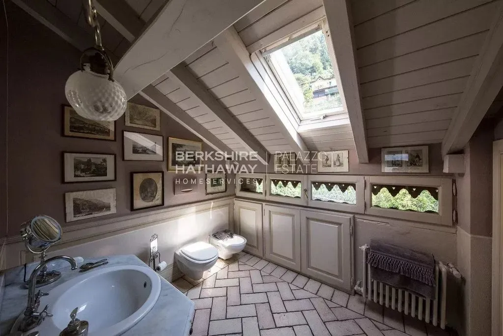 Vannitoad - Luxury Villa with Lake View in Dizzasco