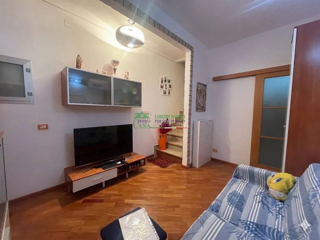 Elutuba - Fully Renovated House with Balcony in Ragusa