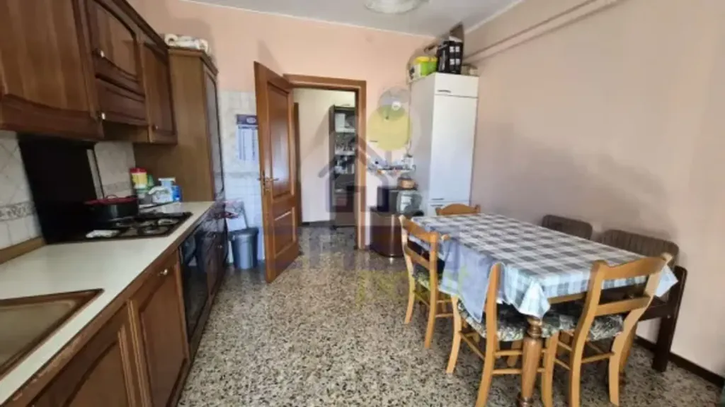 Salle à manger - Spacious Apartment with Balcony in Guastalla