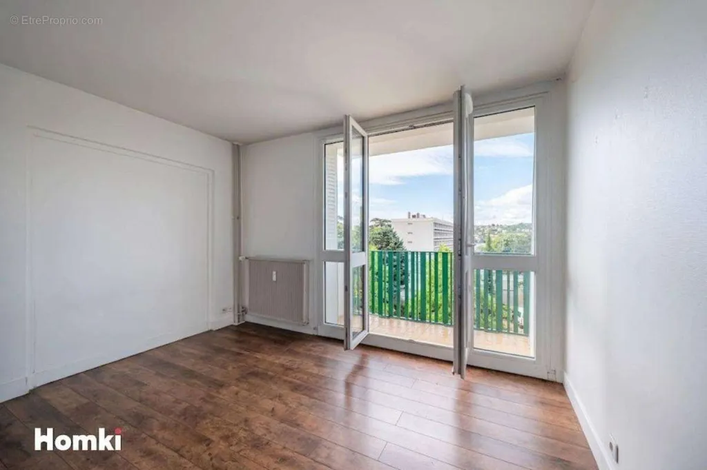 Pièces - Appartement T5 avec Balcon à Oullins