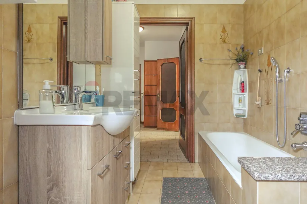 Vannitoad - Bifamily House with Terrace in Gorla Minore