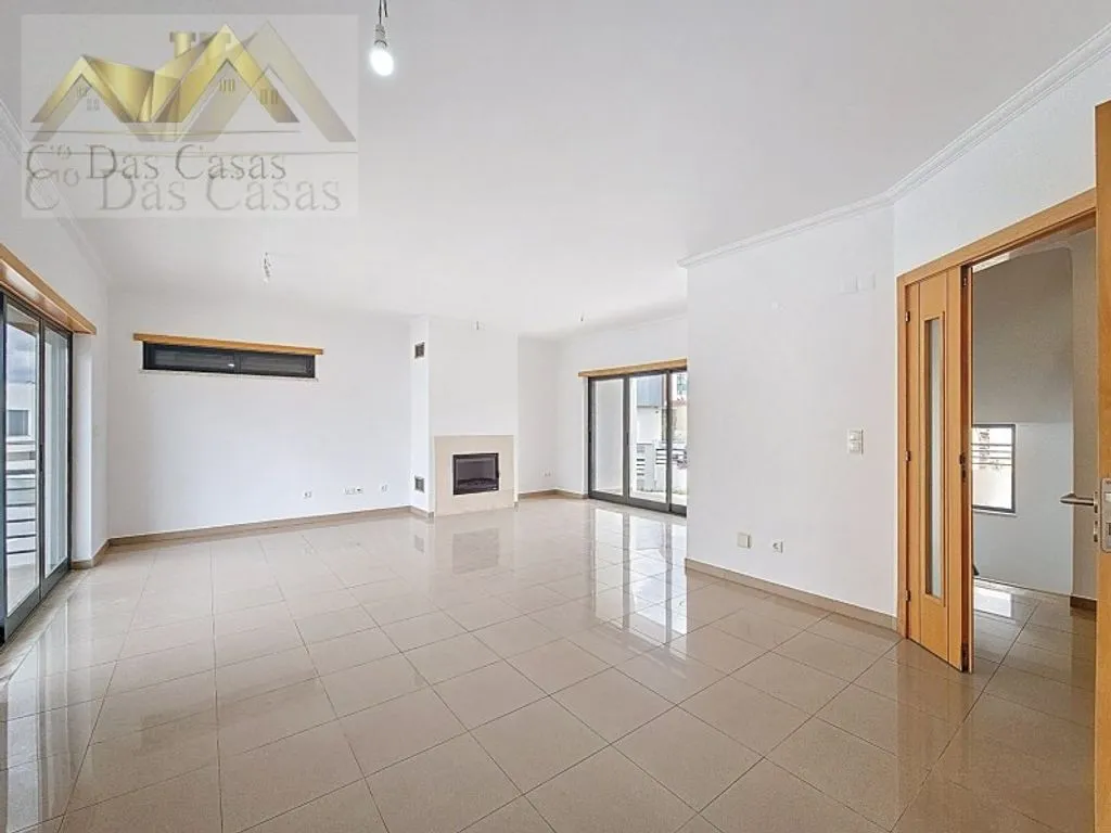 Living Room - Modern House in Final Renovation in Almada