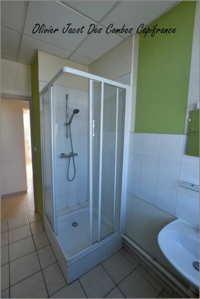 Salles de bain - Appartement Lumineux avec Balcon à Montbéliard