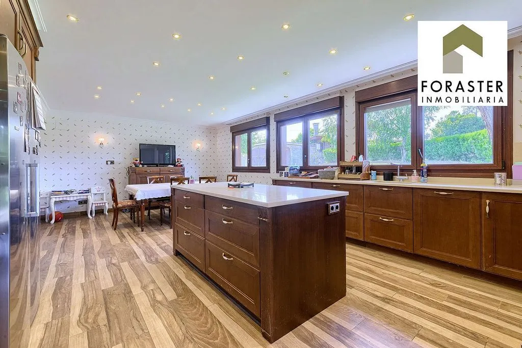 Cuisine - Chalet with Pool and Terrace in Loiu