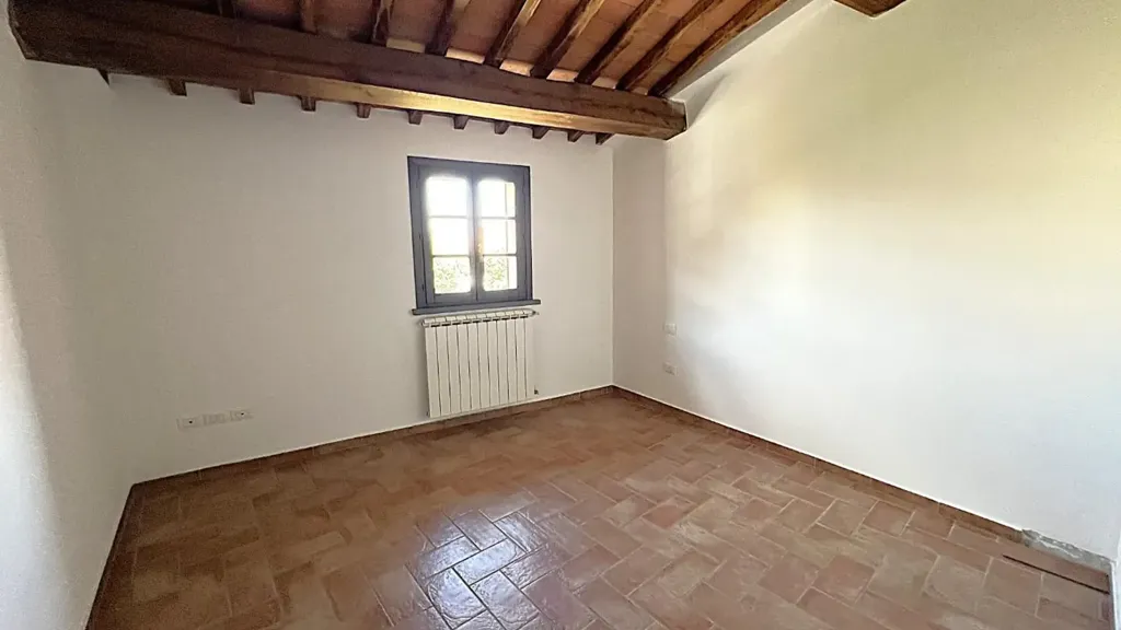 Pièces - Rustic-Style Penthouse with Panoramic Views in Cascina