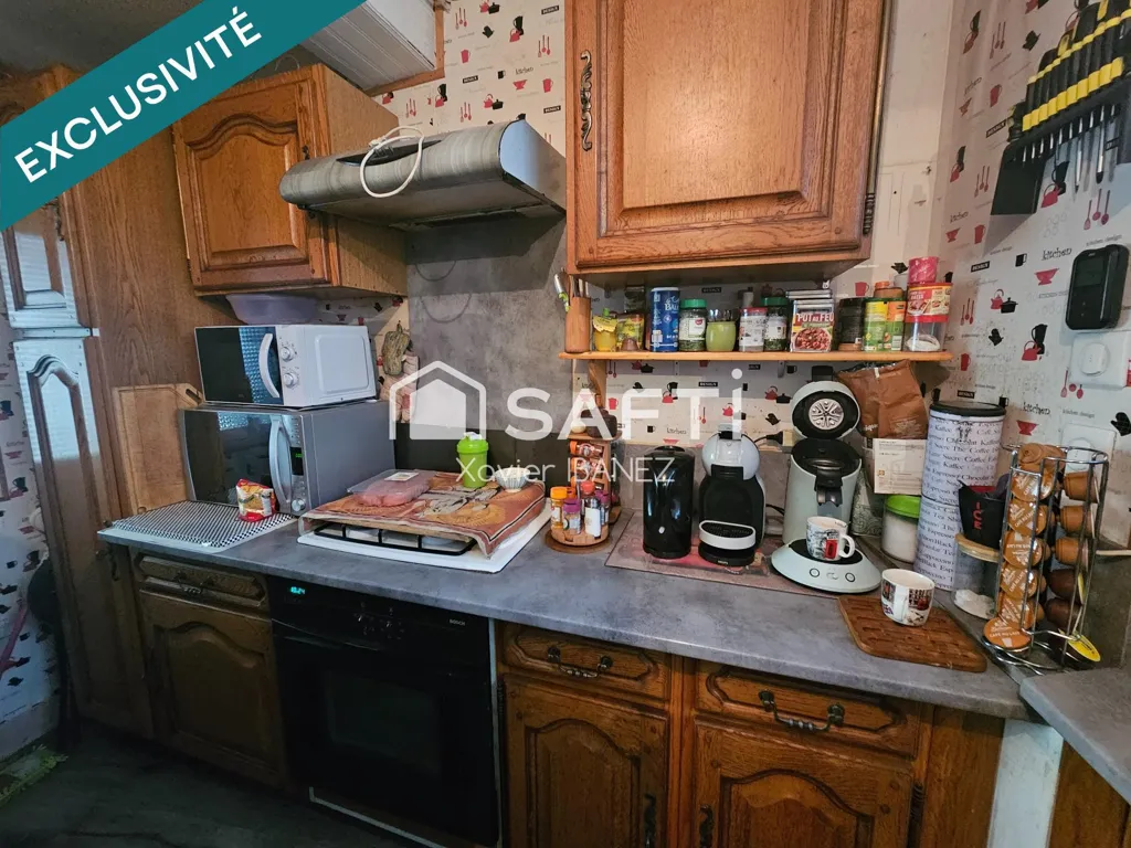 Cuisine - Maison de Ville avec Cour Intérieure à Saint-Chély-D'Apcher