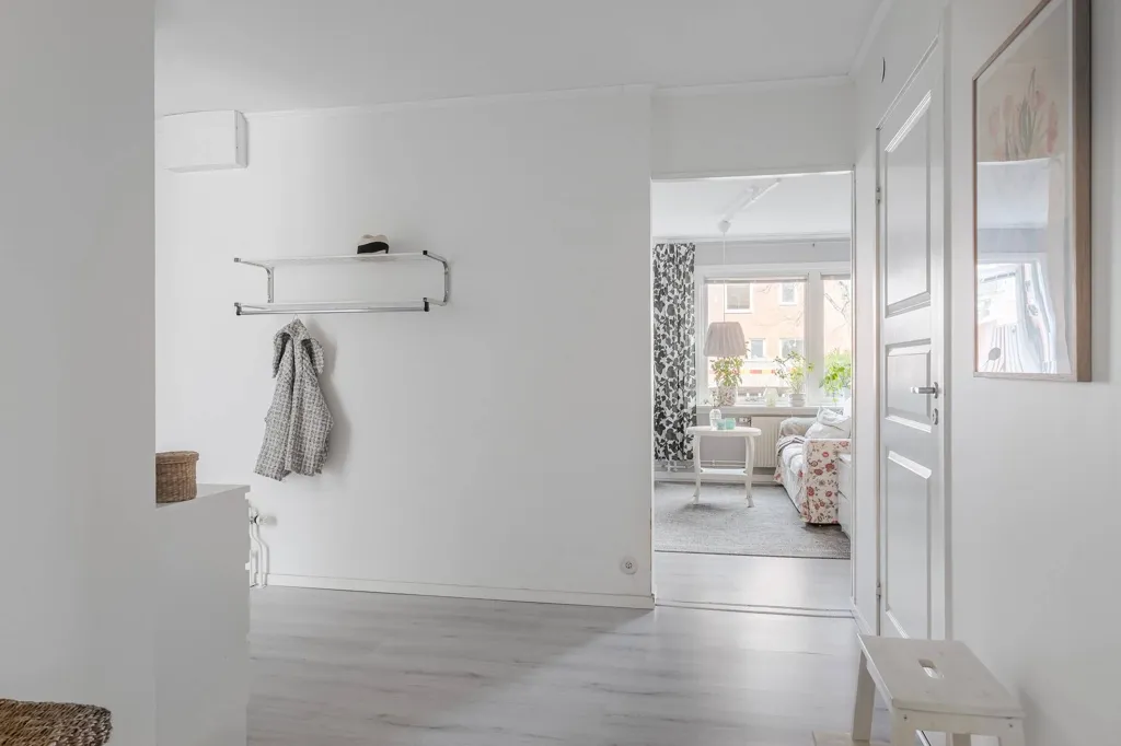 Entrée - Two-Room Flat with Balcony in Bokgatan