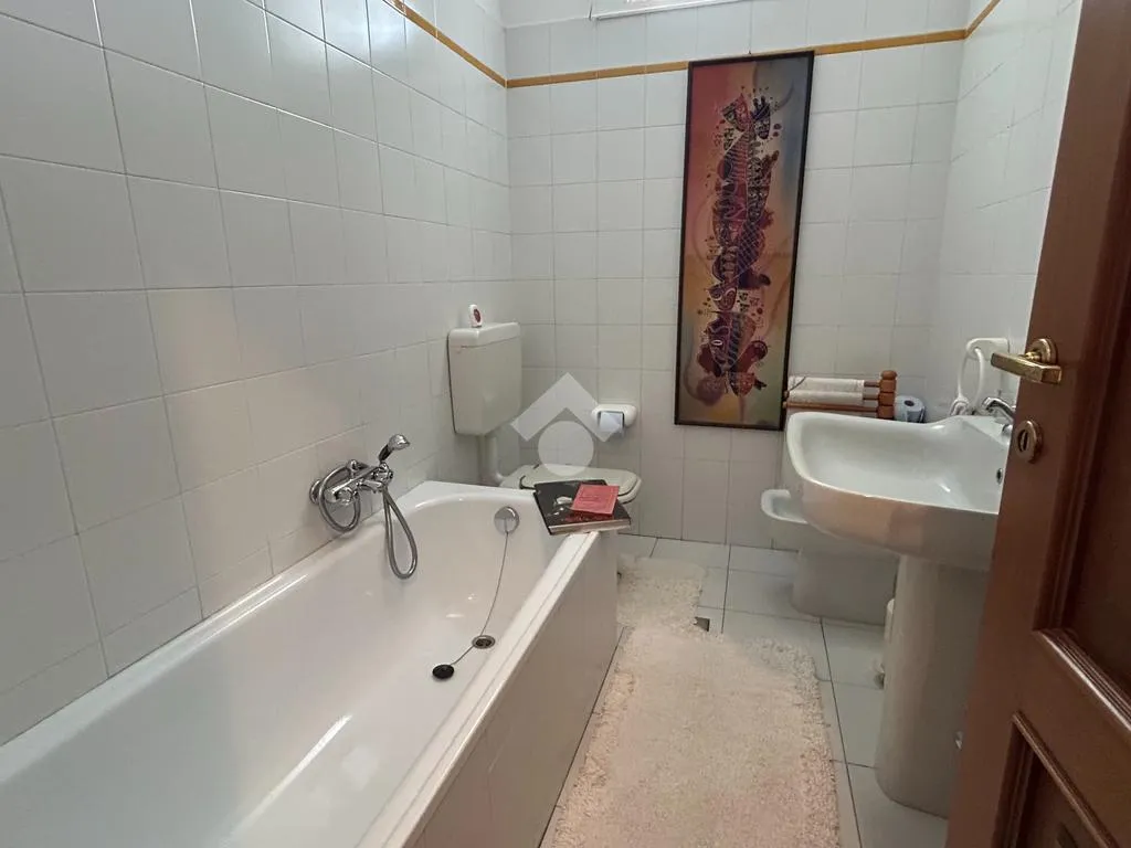 Salles de bain - Independent House with Balcony in Samone