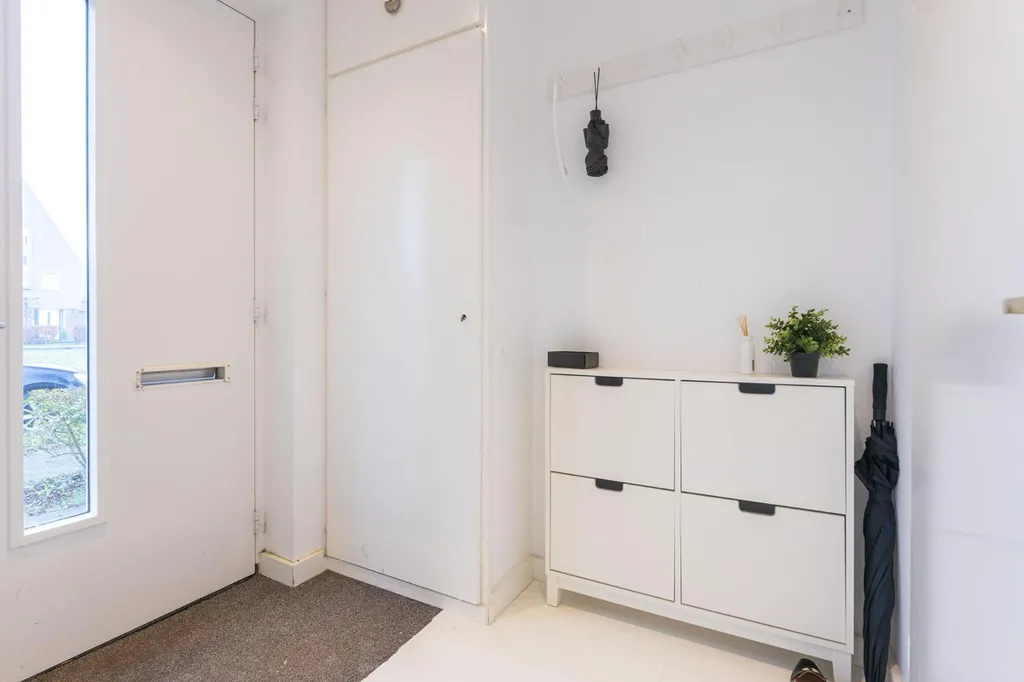 6-room house in Zwaag