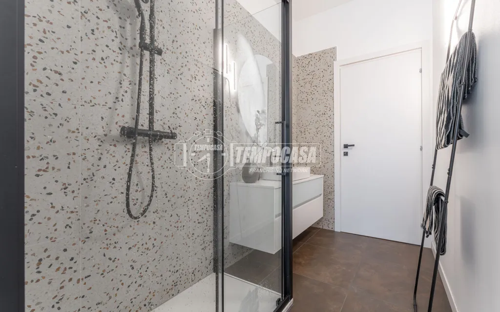 Salles de bain - Rustic-Style Apartment with Balcony in Milan