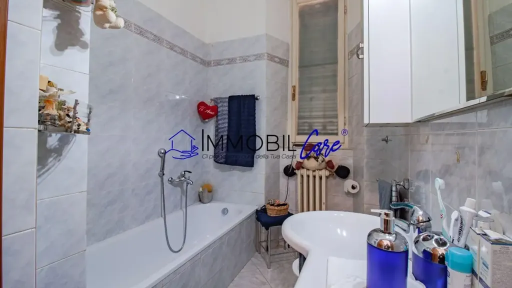 Salles de bain - Spacious Apartment with Veranda in Livorno