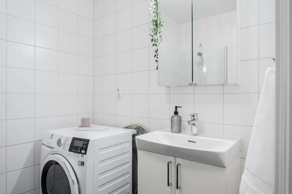 Salles de bain - Apartment with Balcony in Sävja, Uppsala