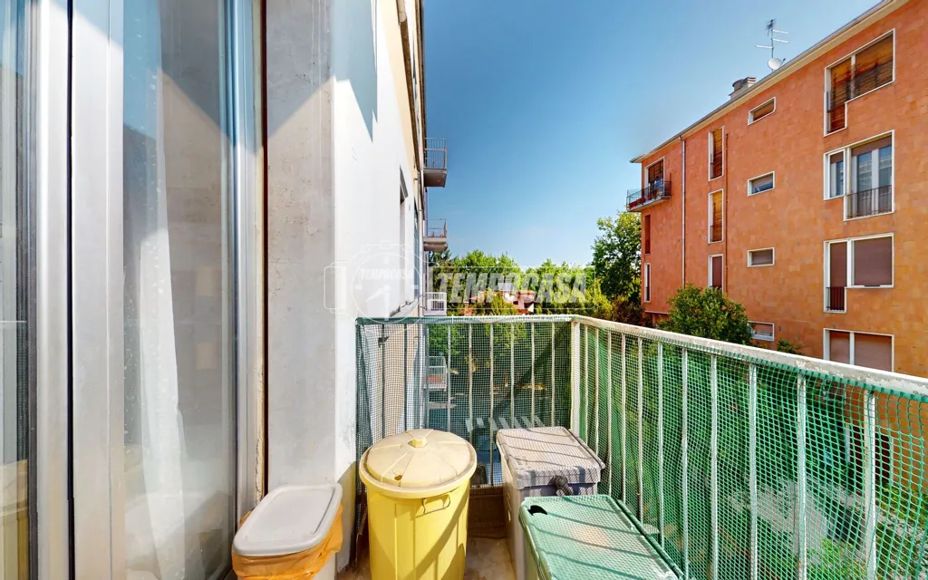 Balcon - Modern Bilocale with Balcony in Mantua