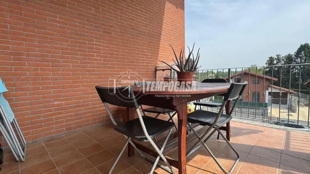 Terrass - Modern Apartment with Triple Aspect View in Givoletto
