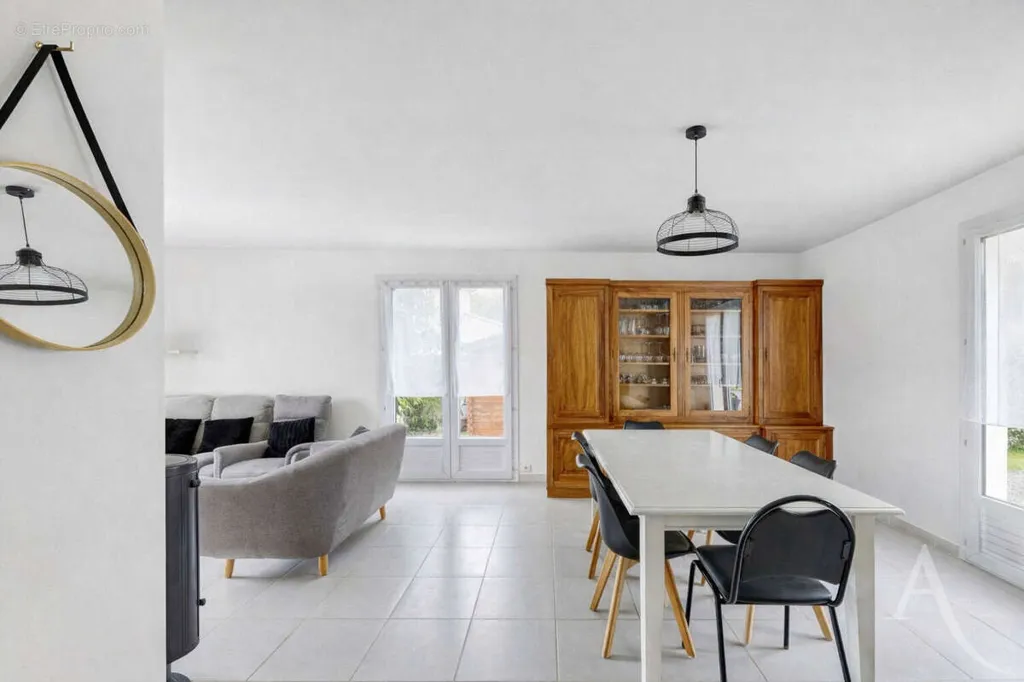 Salle à manger - Maison avec Piscine et Jardin à Cugand