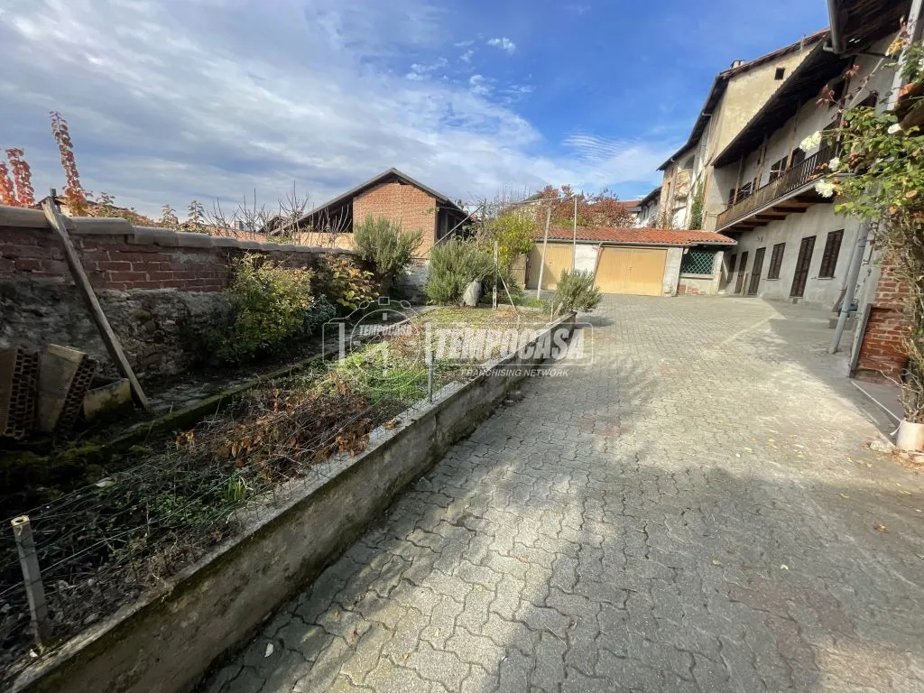Garden - Bifamiliar House with Private Courtyard in Agliè