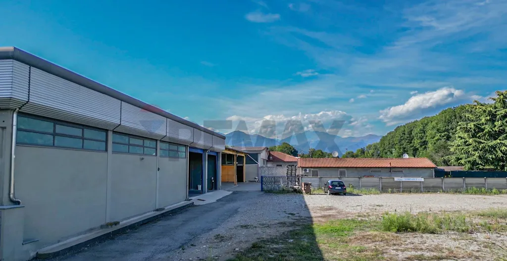 Välivaade - Industrial Warehouse with Expansion Potential in Sandigliano