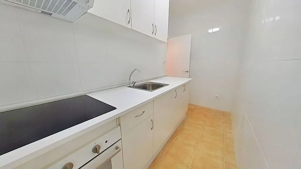 Köök - Three-Bedroom Flat with Metro Access in Verdun