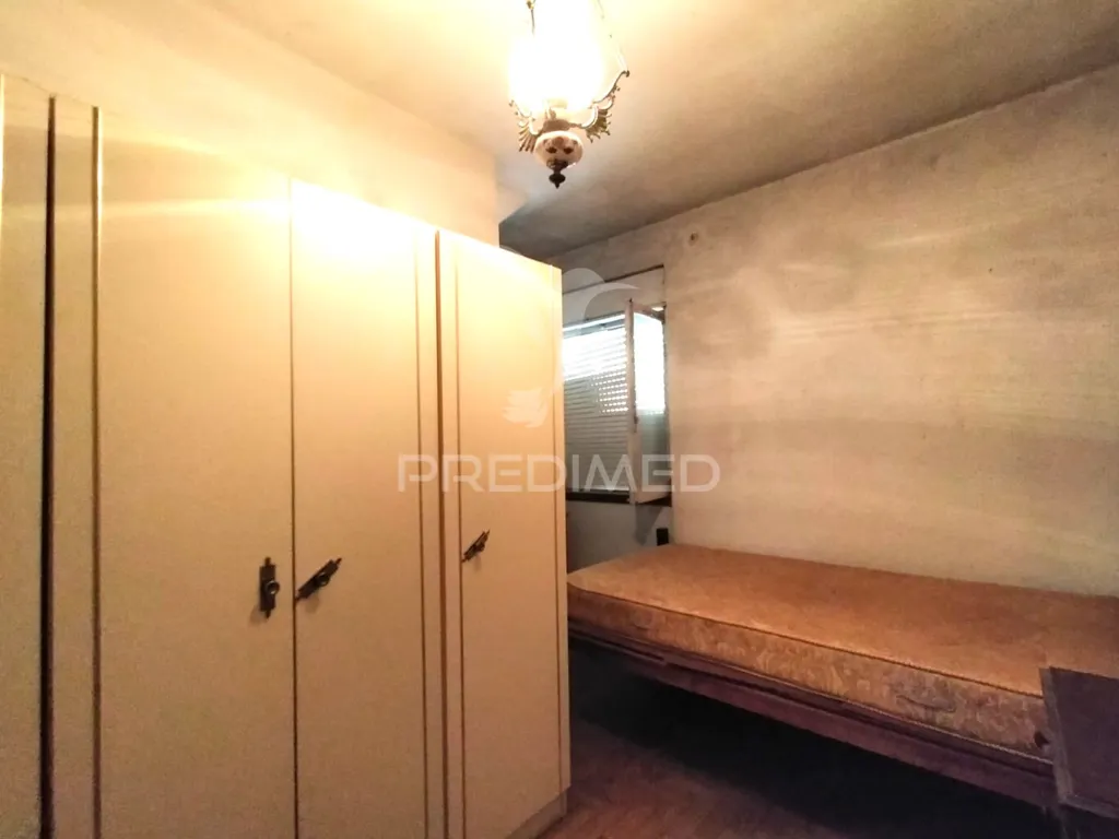 Magamistoad - Inverted Duplex Apartment for Renovation in Alvalade, Lisbon
