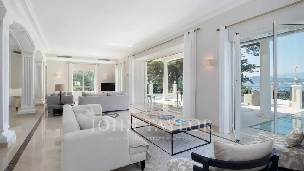 Living Room - 1930s Residence with Sea View in Cap d’Antibes