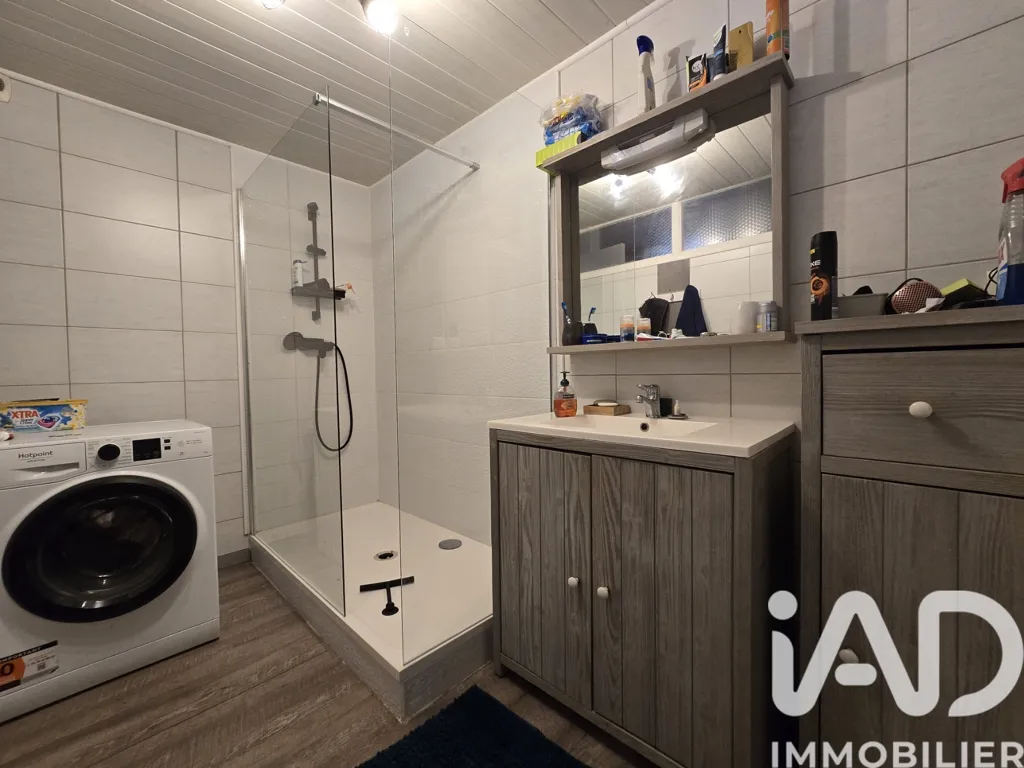 Bathrooms - 5-Piece Apartment with Balcony in Paris