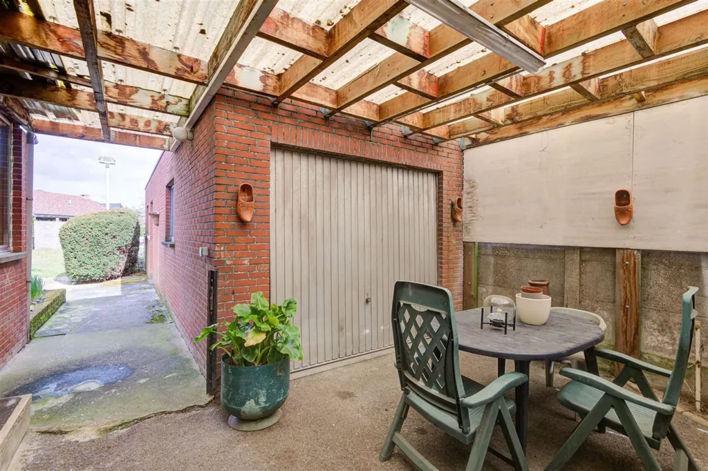 Terrass - Renovatable House with Garden in Nijlen