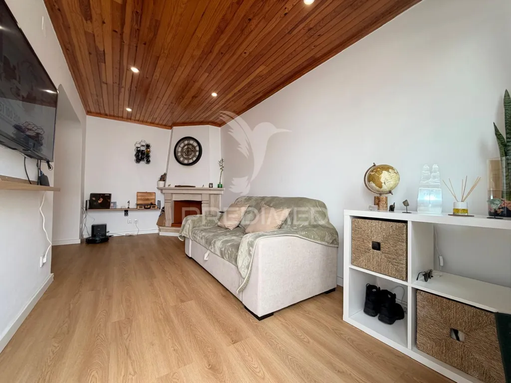 Séjour - Renovated T2 House in Quinta do Anjo Centre