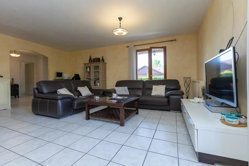 Elutuba - Detached House with Garden near Bourgoin-Jallieu