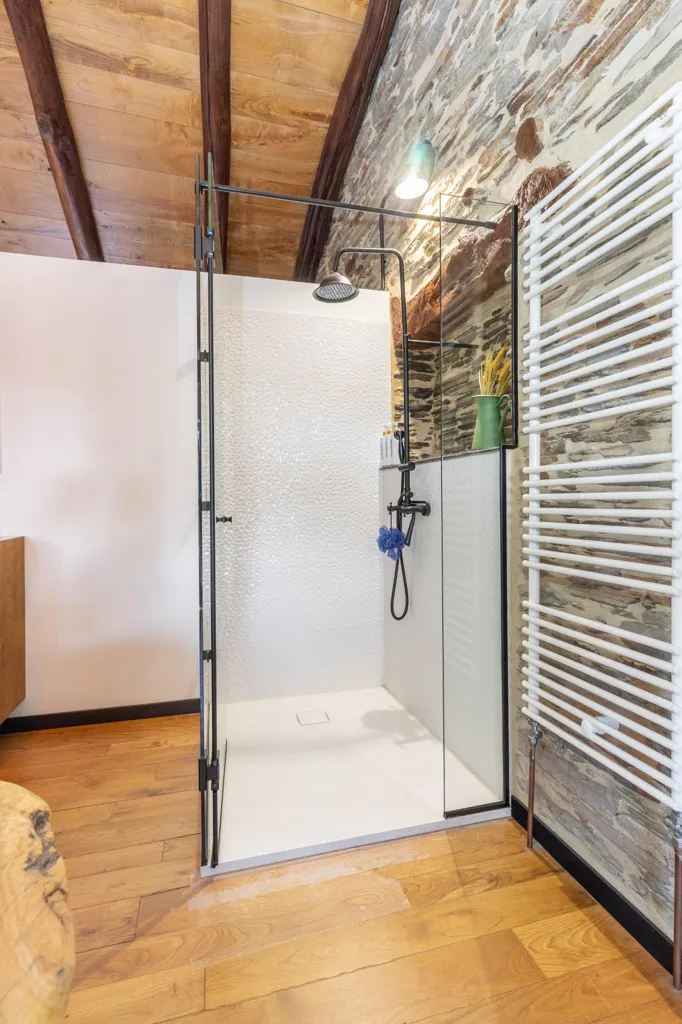 Salles de bain - Restored Chalet with River Walk Access in Lugo