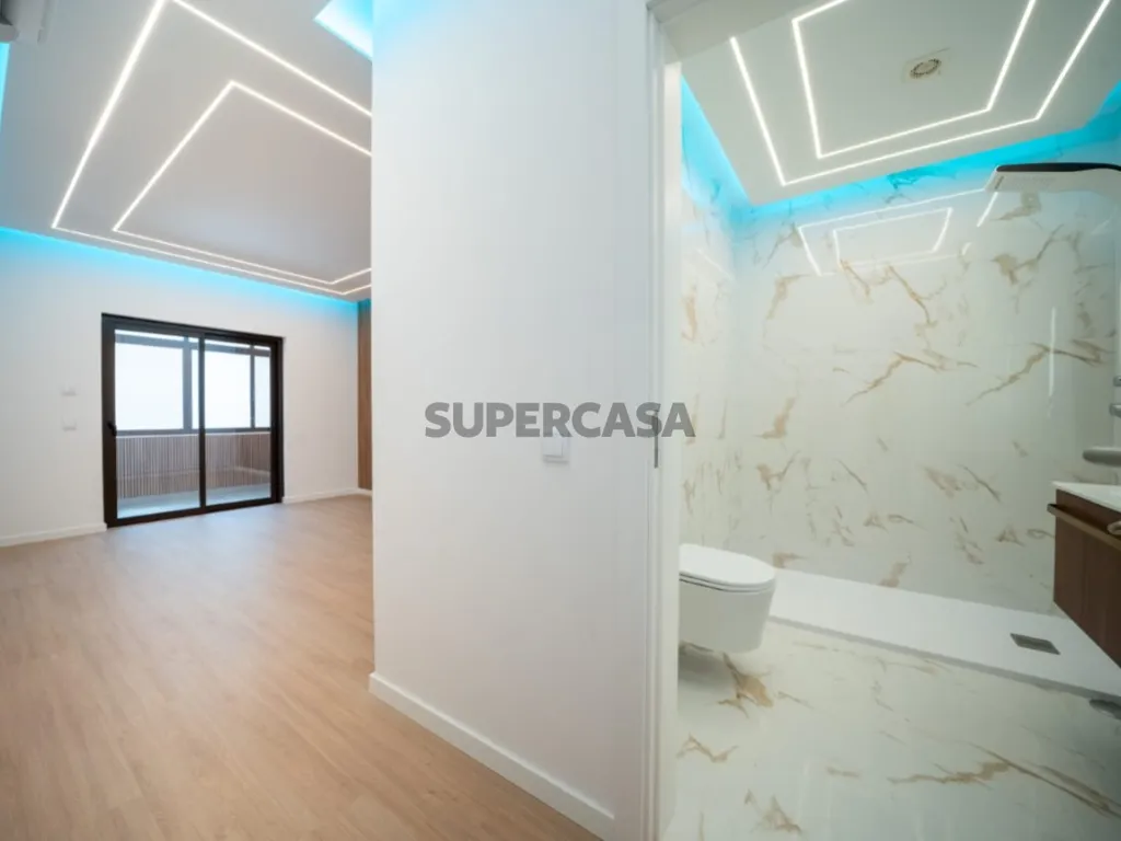 Bathrooms - 3-Bedroom Flat with Sea View in Loulé