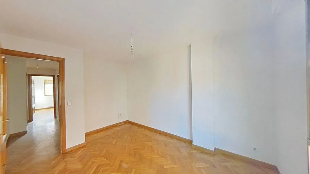 Pièces - 2-Bedroom Flat with Metro Access in Numancia