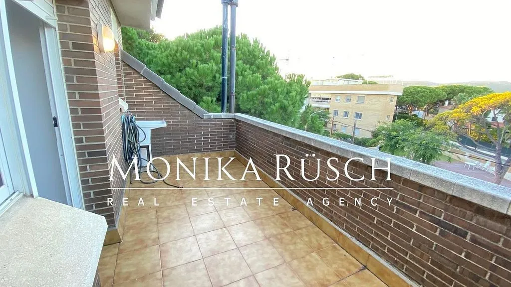 Rõdu - Twin-Storey House with Pool in Castelldefels