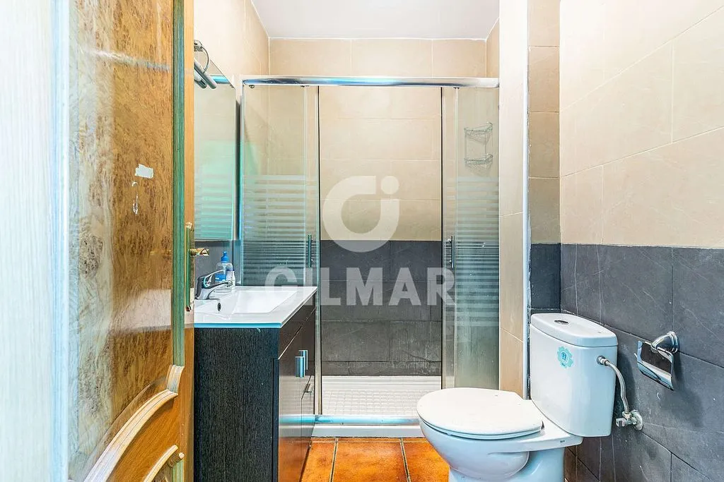 Salles de bain - Apartment with Terrace in Almendrales, Madrid