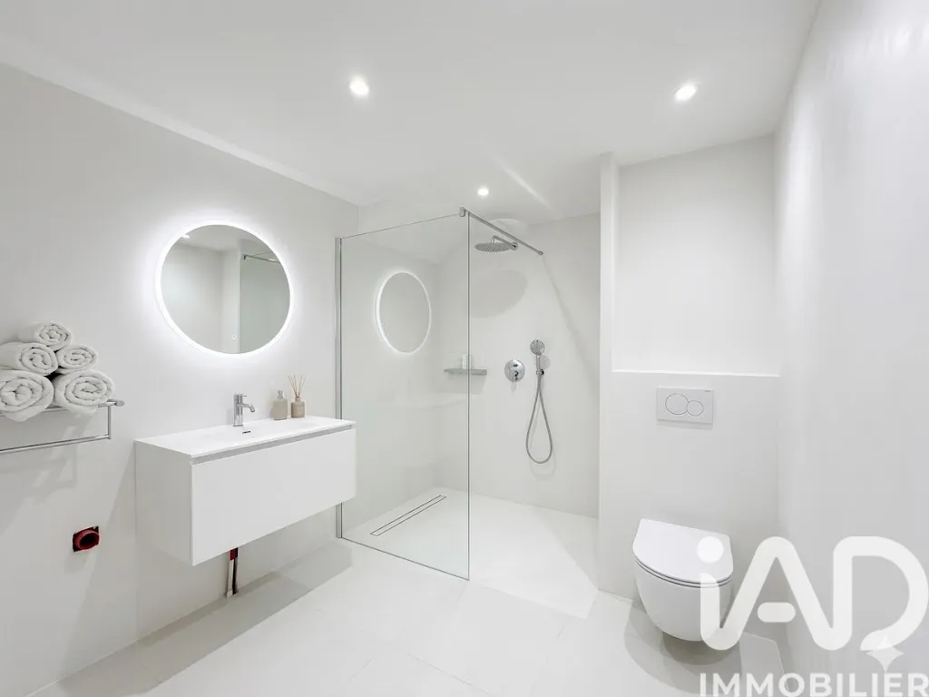 Bathrooms - Modern Apartment with Rooftop in La Grande-Motte