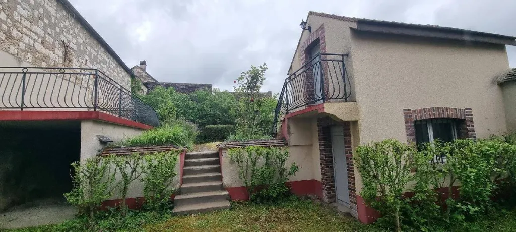 Jardin - Maison avec Terrasse et Garage à Pont-sur-Yonne