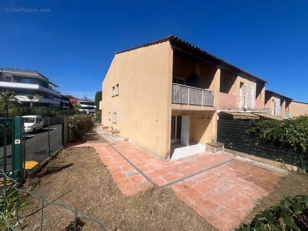Jardin - Appartement en Rez-de-Jardin avec Jardin d'Angle à Proximité de la Piscine