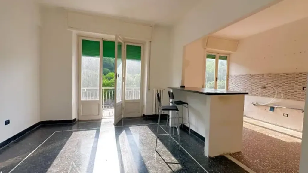 Séjour - Quadrilocale with Balcony and Terrace in Genoa