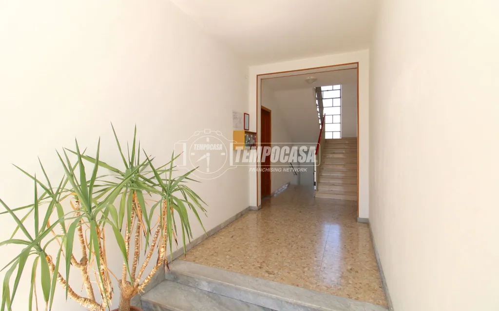 Esik - Ground Floor Flat with Balcony in Mondovì