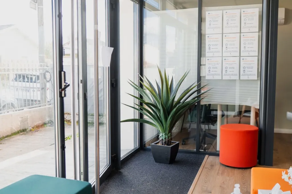 Toad - Office Space with Terrace in Cenon
