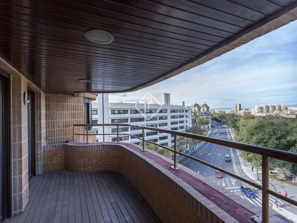 Balcon - Luxury Apartment with River View in Valencia