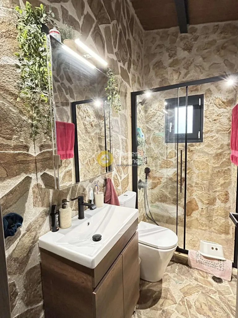 Salles de bain - Modern Villa with Garden in Artemida