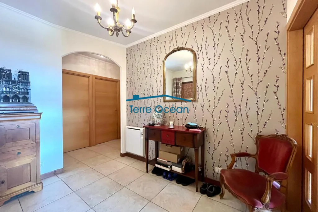 Esik - Traversant Apartment with Balcony in Royan
