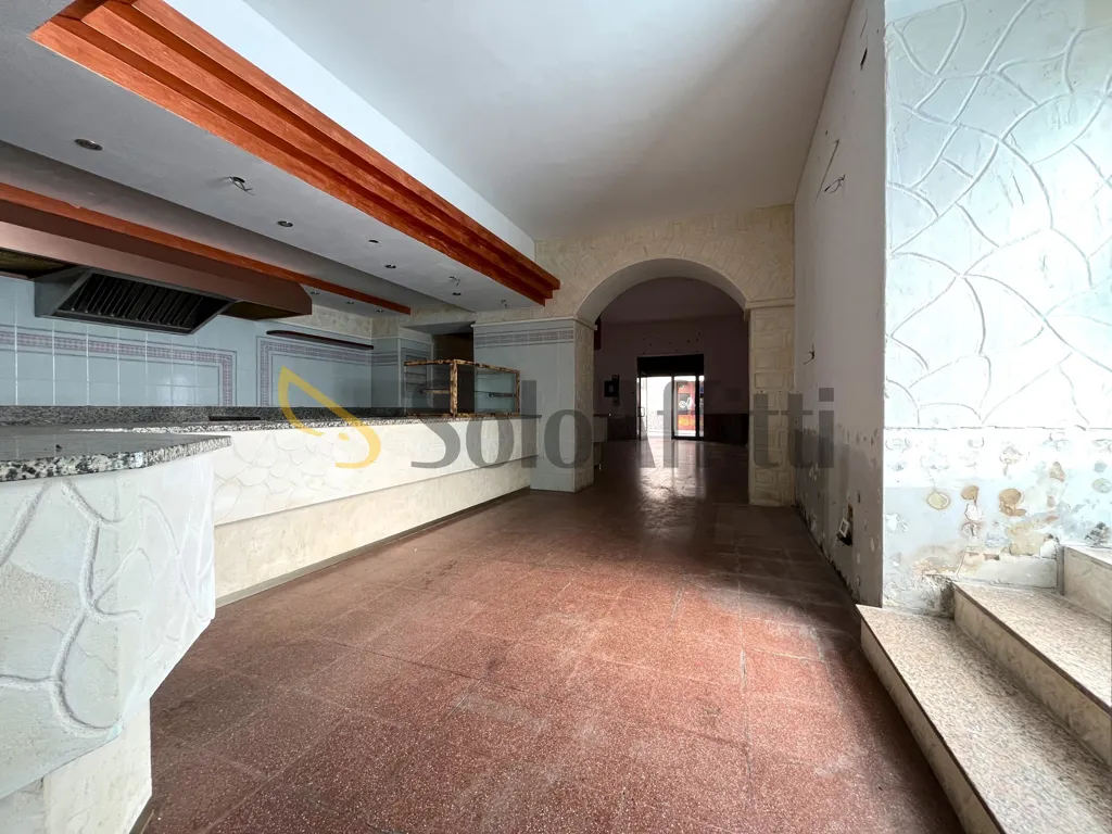 Entrée - Commercial Space with Street Frontage in Catanzaro
