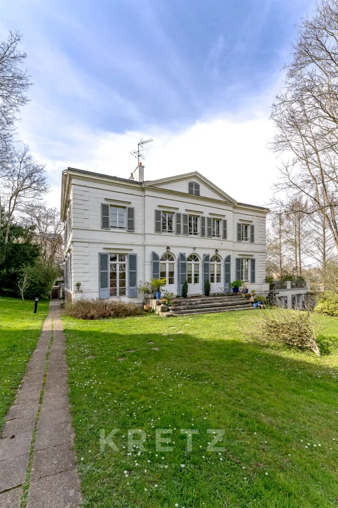 Välivaade - Historic Apartment with Park View in Bougival
