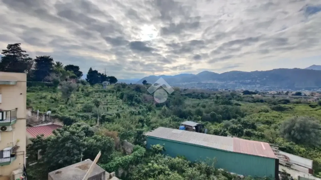 Terrasse - Third Floor Flat with Balcony in Villagrazia