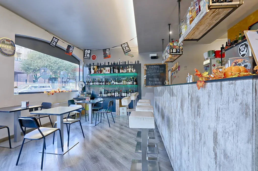 Pièces - Bar with Outdoor Seating in Desio