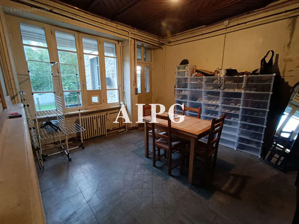 Maison 10 pièces à Rostrenen