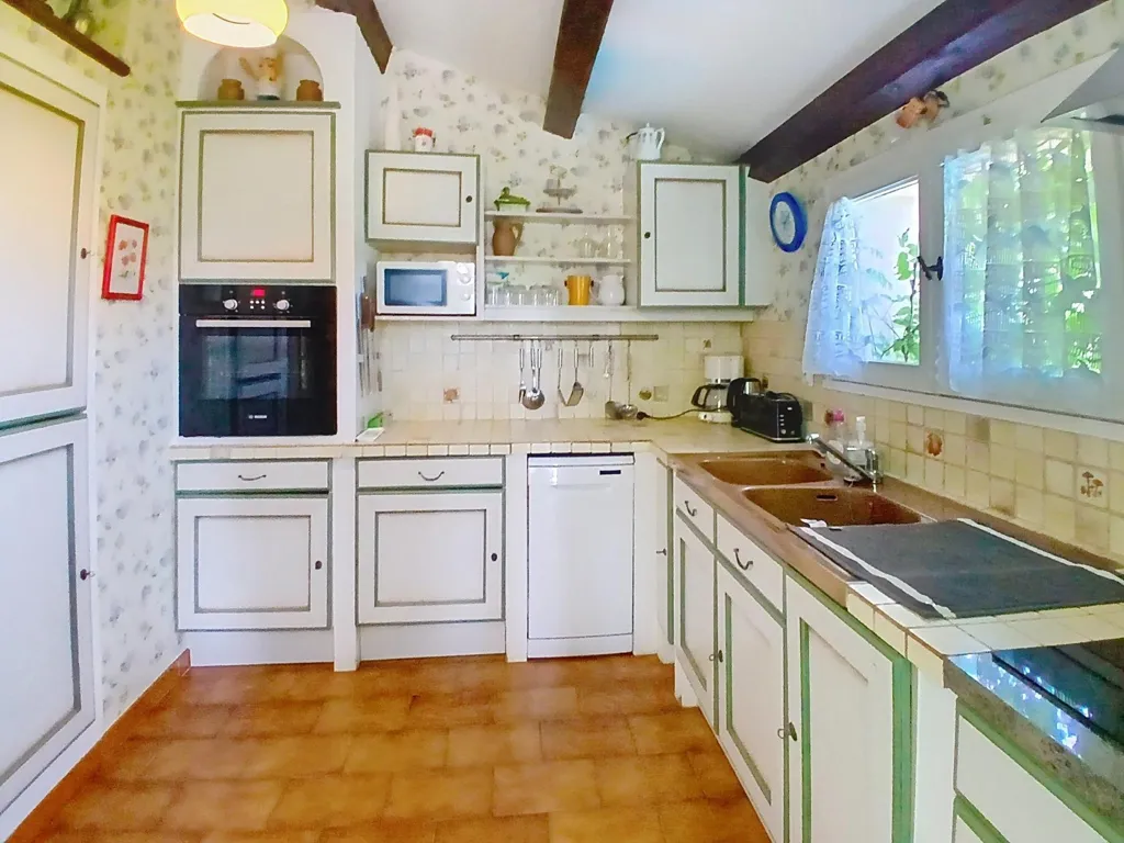 Cuisine - Villa avec Piscine et Vue Lac à Esparron-de-Verdon