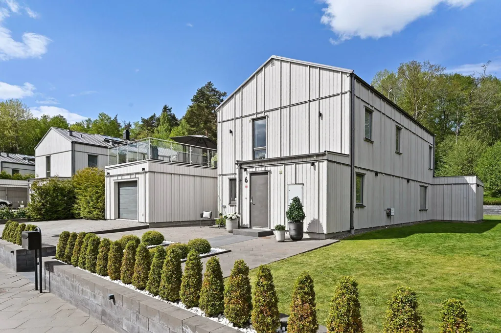6-toaline maja asukohas Ekerö kommun